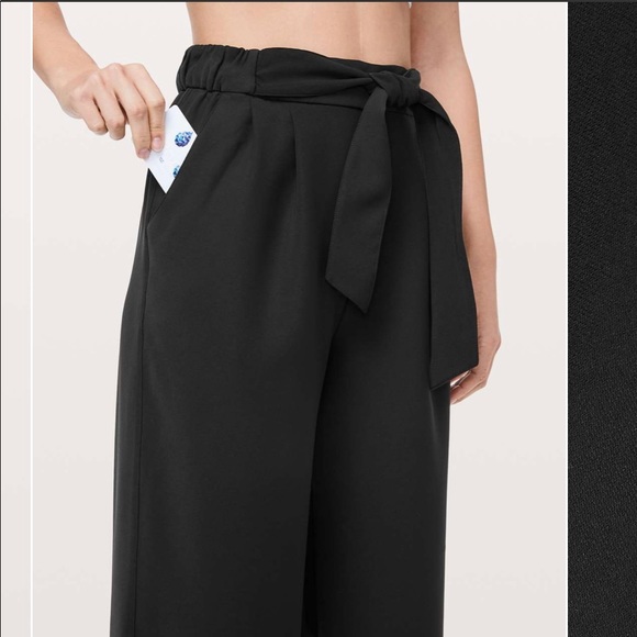 Lululemon Noir Crop - Picture 6 of 9